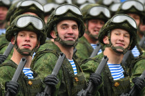 Výsadkové jednotky na vojenské přehlídce v Moskvě - 42TČen