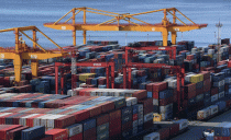 Nákladní kontejnery v přístavu - 42TČen