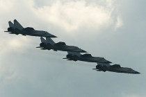 640px-Mikoyan-MiG-31-Foxhound-formation-Zhukovsky-2012-8710853605.jpg - 42TČen