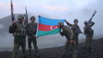 Azeri-soldiers-raise-the-flag-800x450.jpg - 42TČen