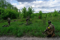 Ukrajinští vojáci spolu se zahraničními žoldáky střílí z minometů - 42TČen
