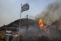 Lesní požáry na řeckém ostrově Rhodos  - 42TČen