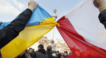polish-ukraine-flags-tied-together.jpg - 42TČen